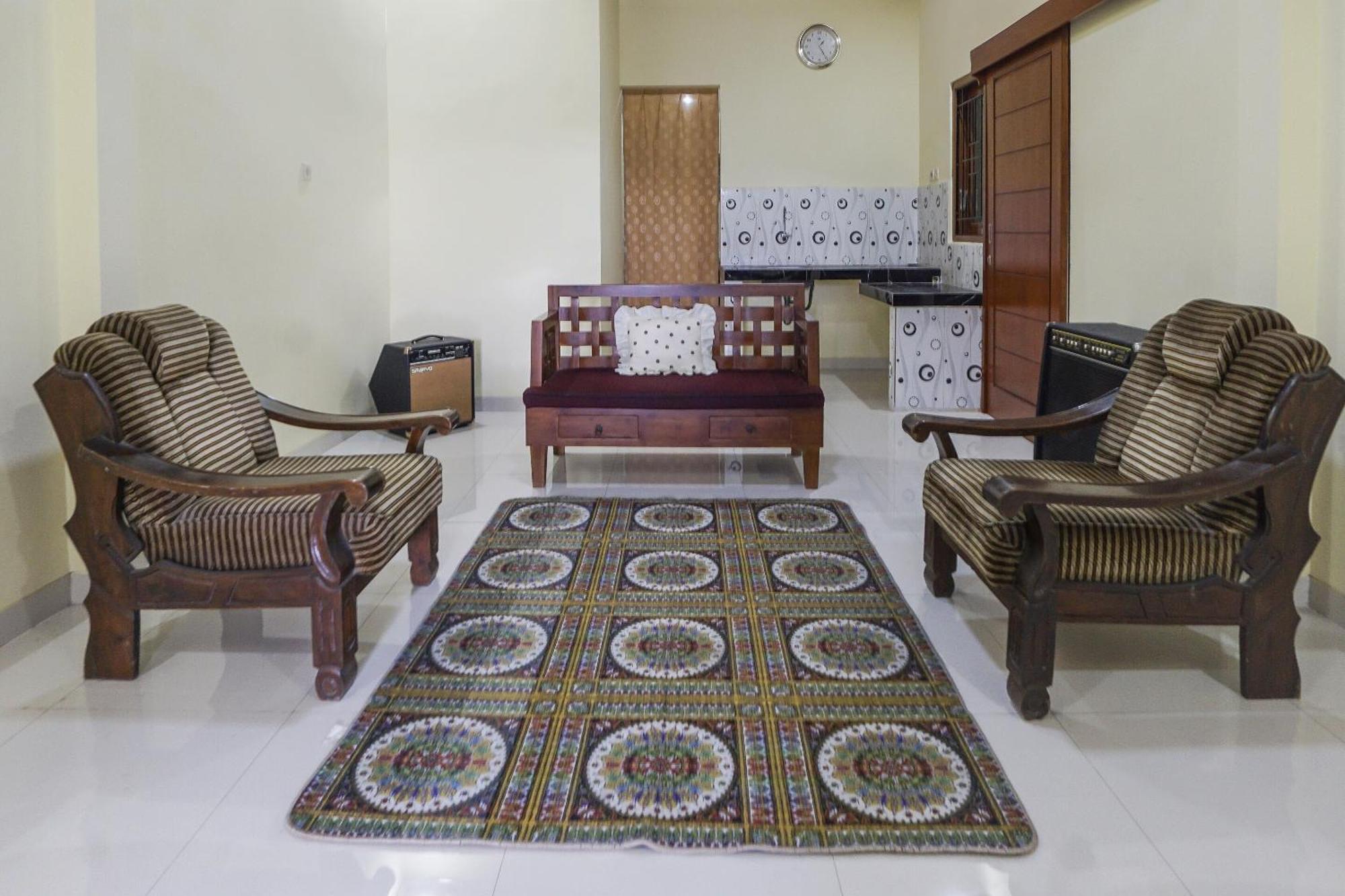 Oyo 91137 Griya Cipu Syariah Hotel 2*